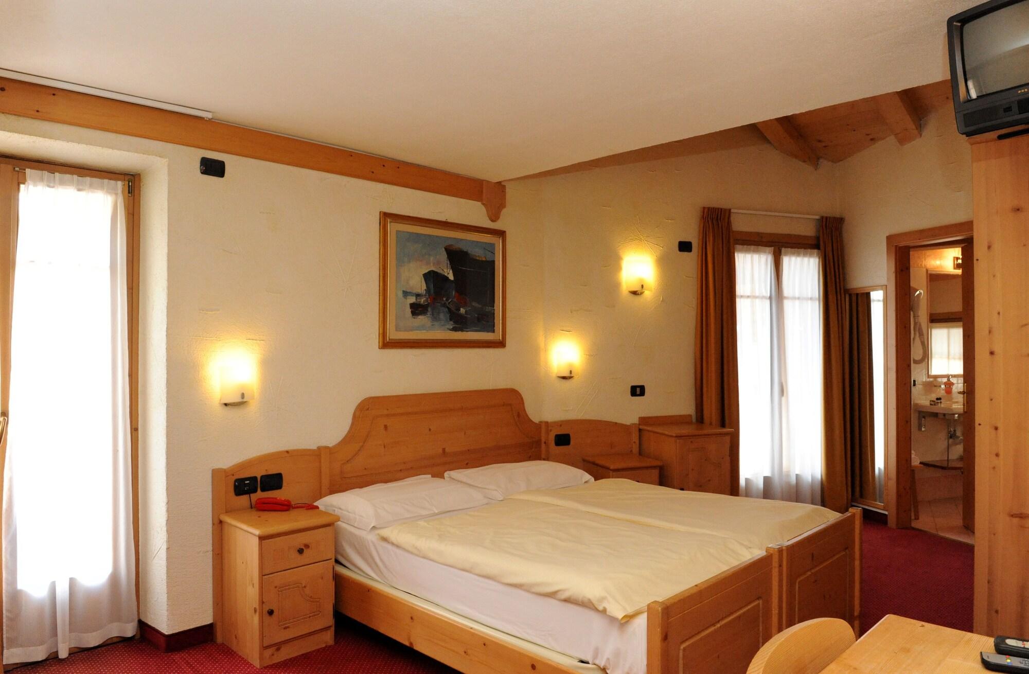 Hotel Helvetia Livigno Exterior photo