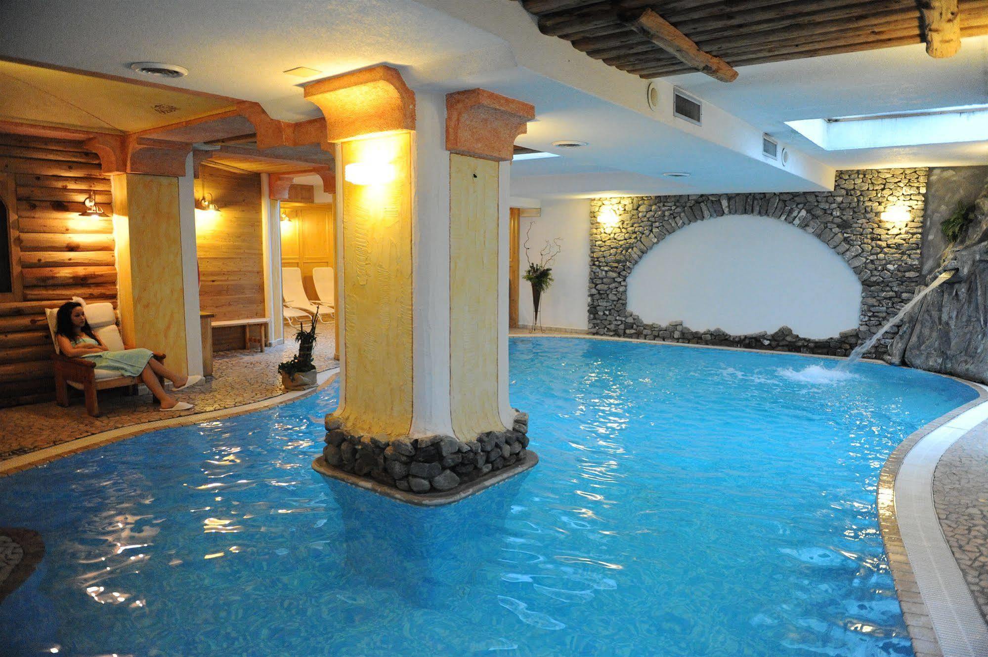 Hotel Helvetia Livigno Exterior photo