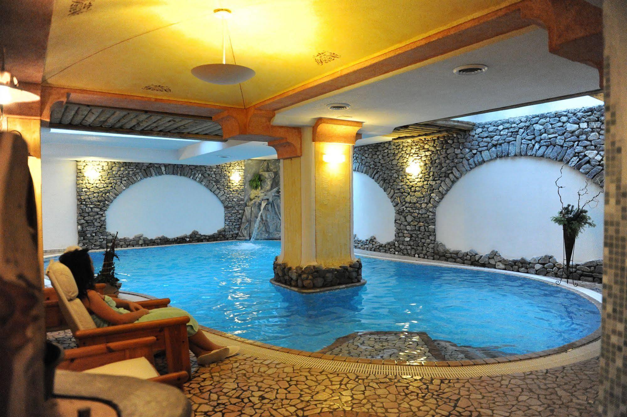 Hotel Helvetia Livigno Exterior photo