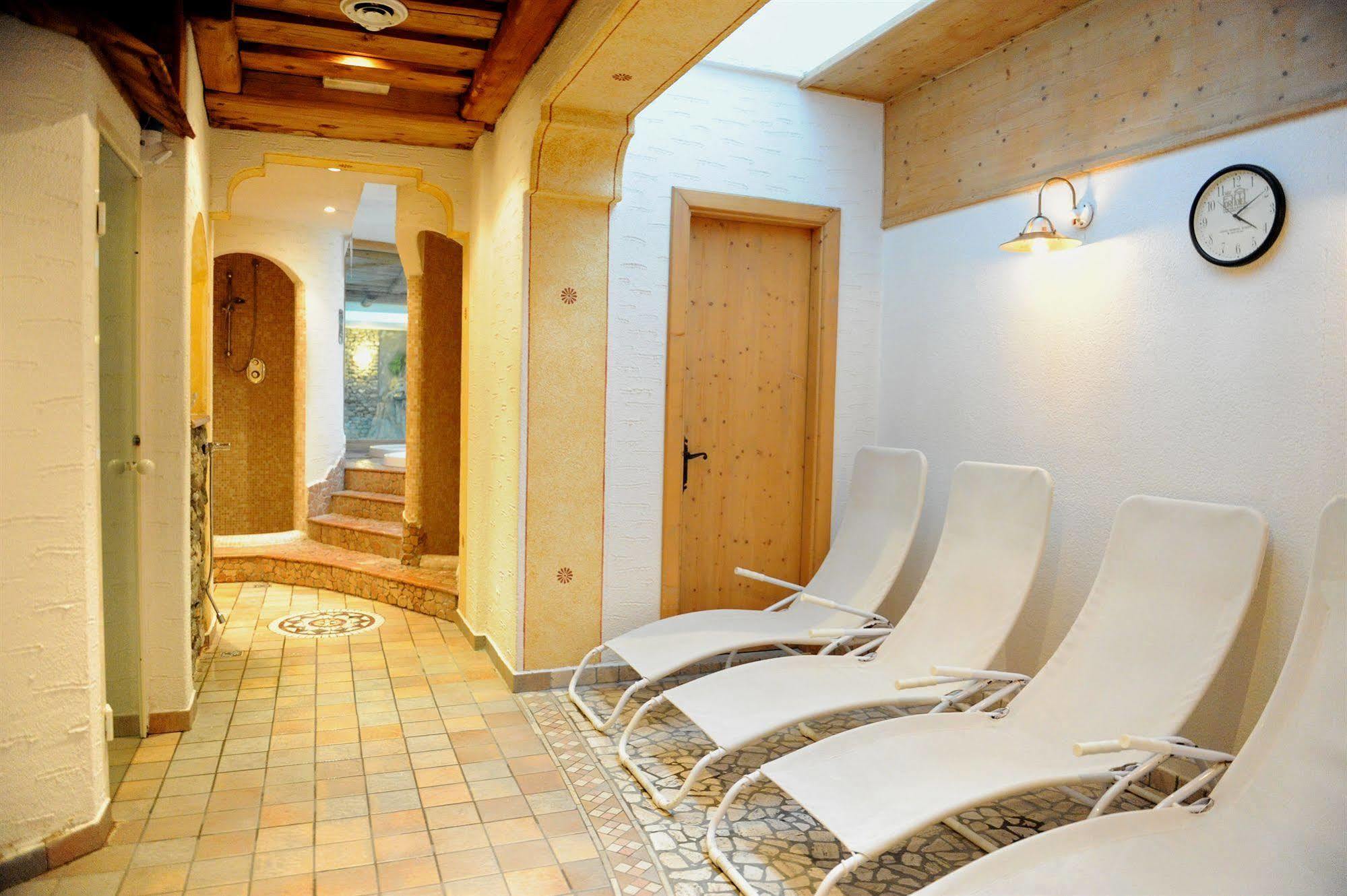 Hotel Helvetia Livigno Exterior photo