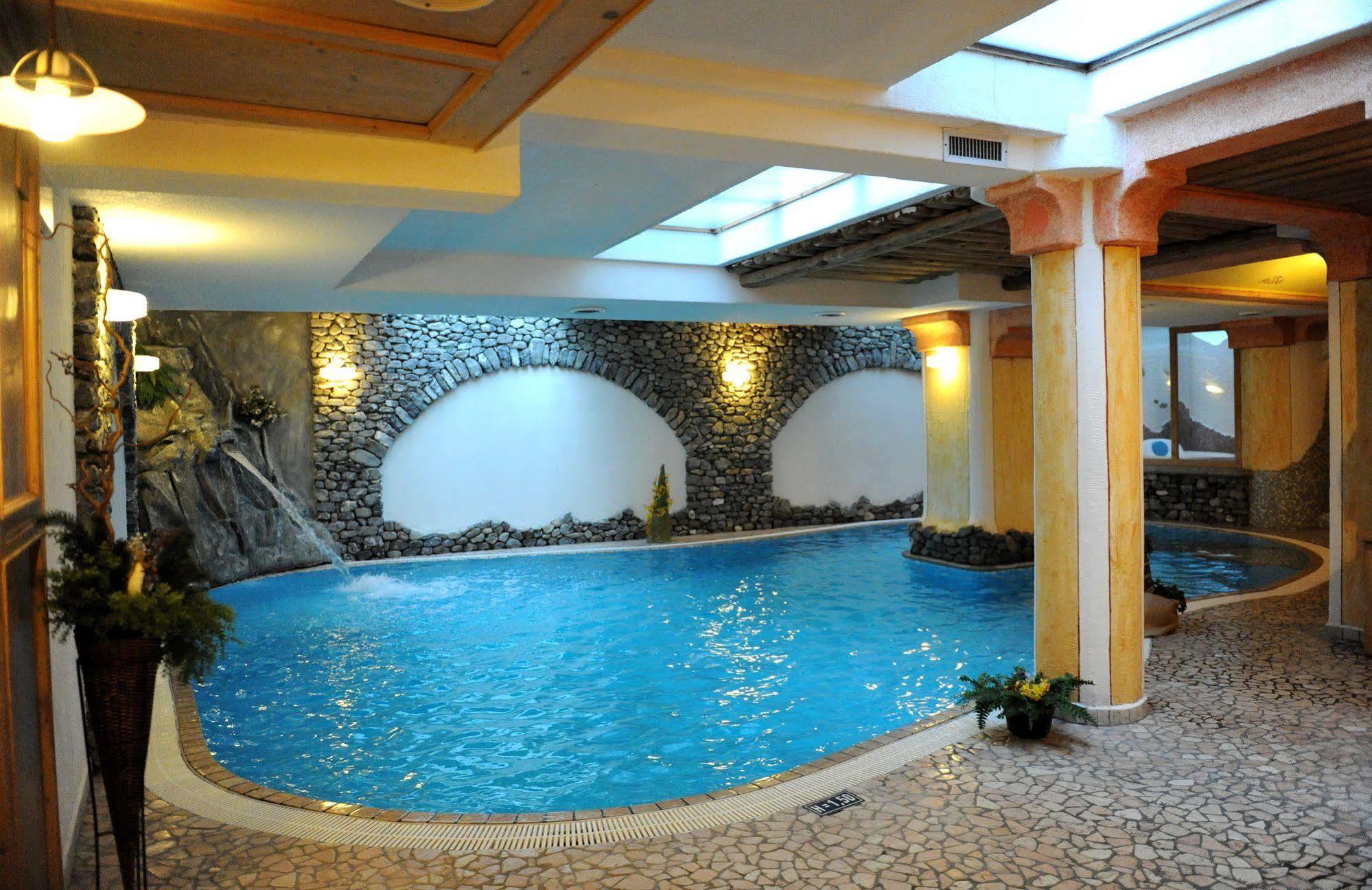 Hotel Helvetia Livigno Exterior photo